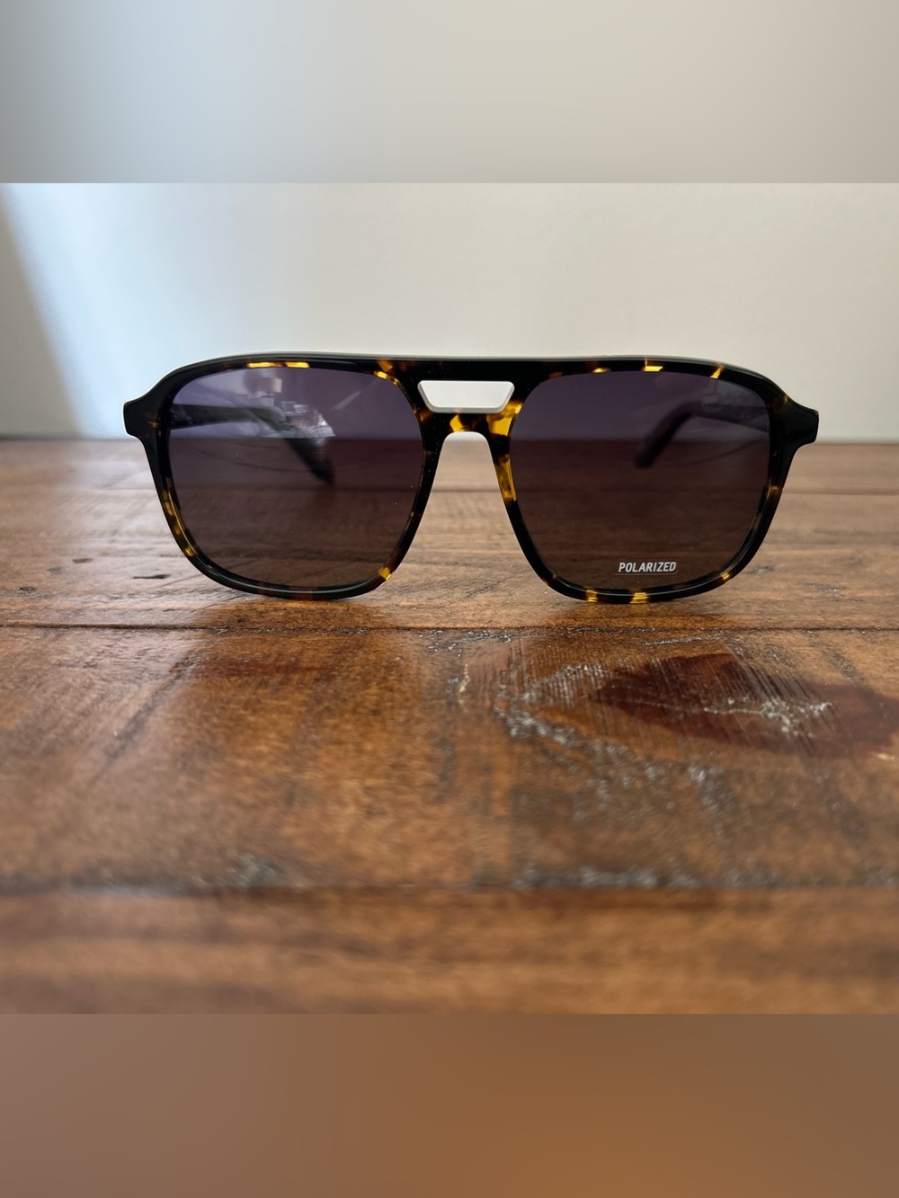 New Quay On The Fly Sunglasses w/Tortoiseshell Frame w/Smoke Polarized Lens&Case